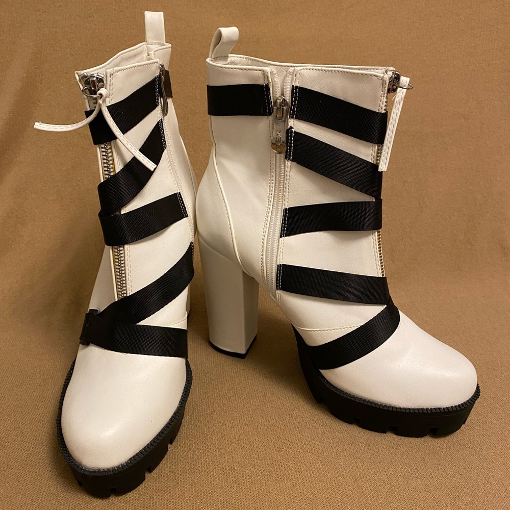 Woman Boots Block Heel Platform White Leather BLACK BELTED Sz 9 Zipper Heels